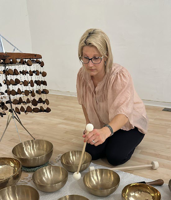 Debby Schäfer – Peter Hess Klangschalen-Praktikerin